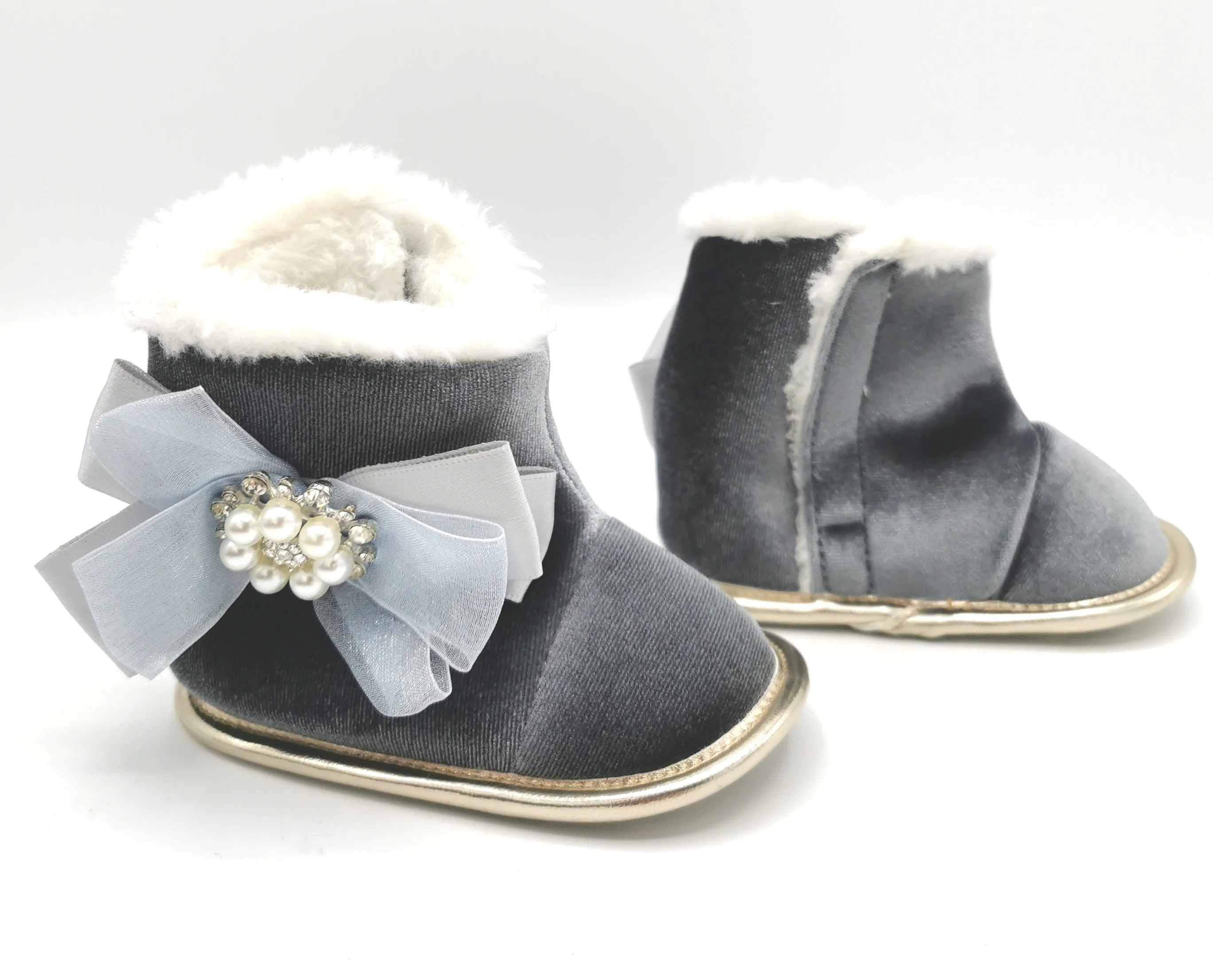 BABY GIRL SIZE 3 TODDLER - Soft Fuzzy Boots NWOT B19