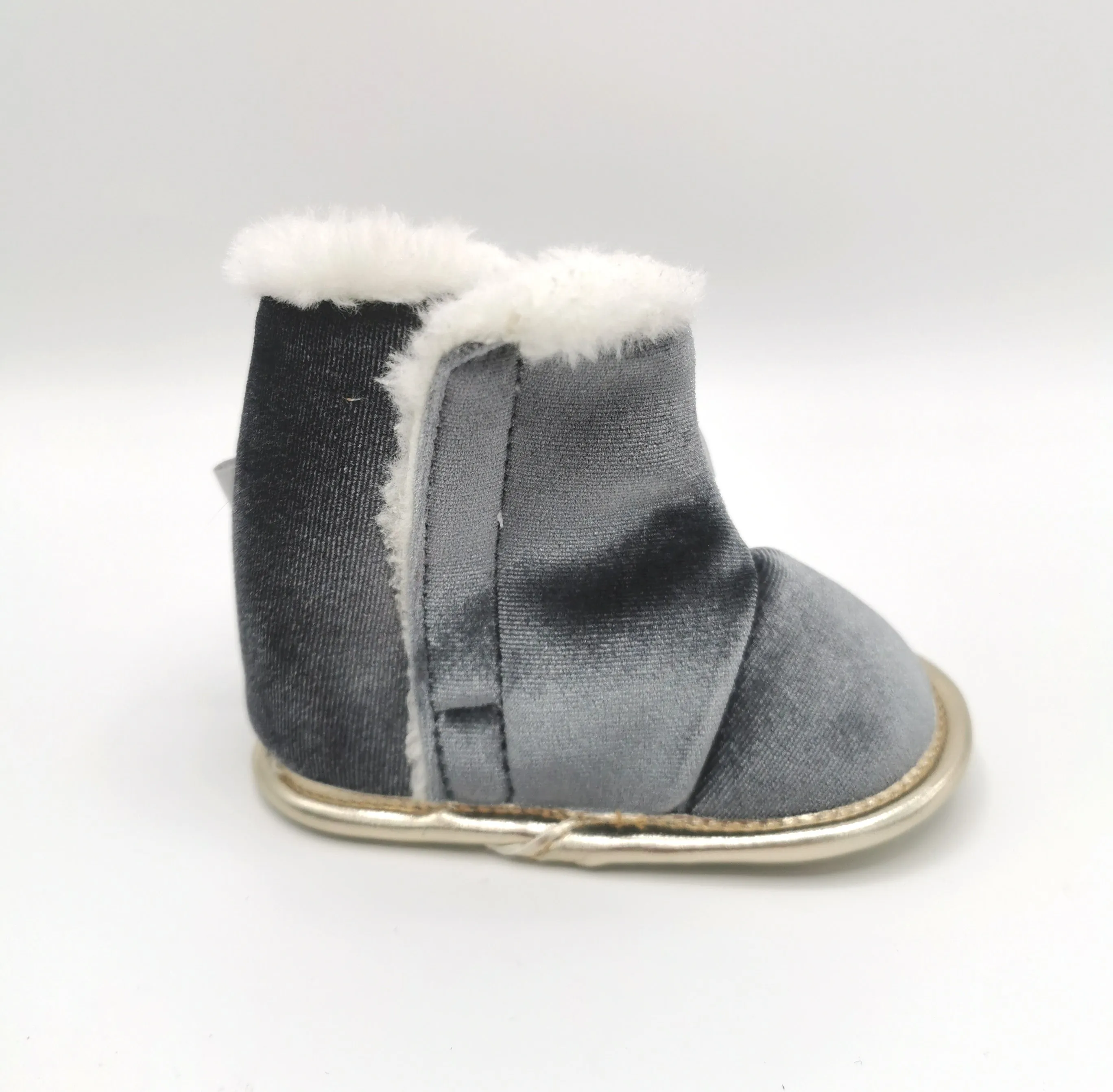BABY GIRL SIZE 3 TODDLER - Soft Fuzzy Boots NWOT B19