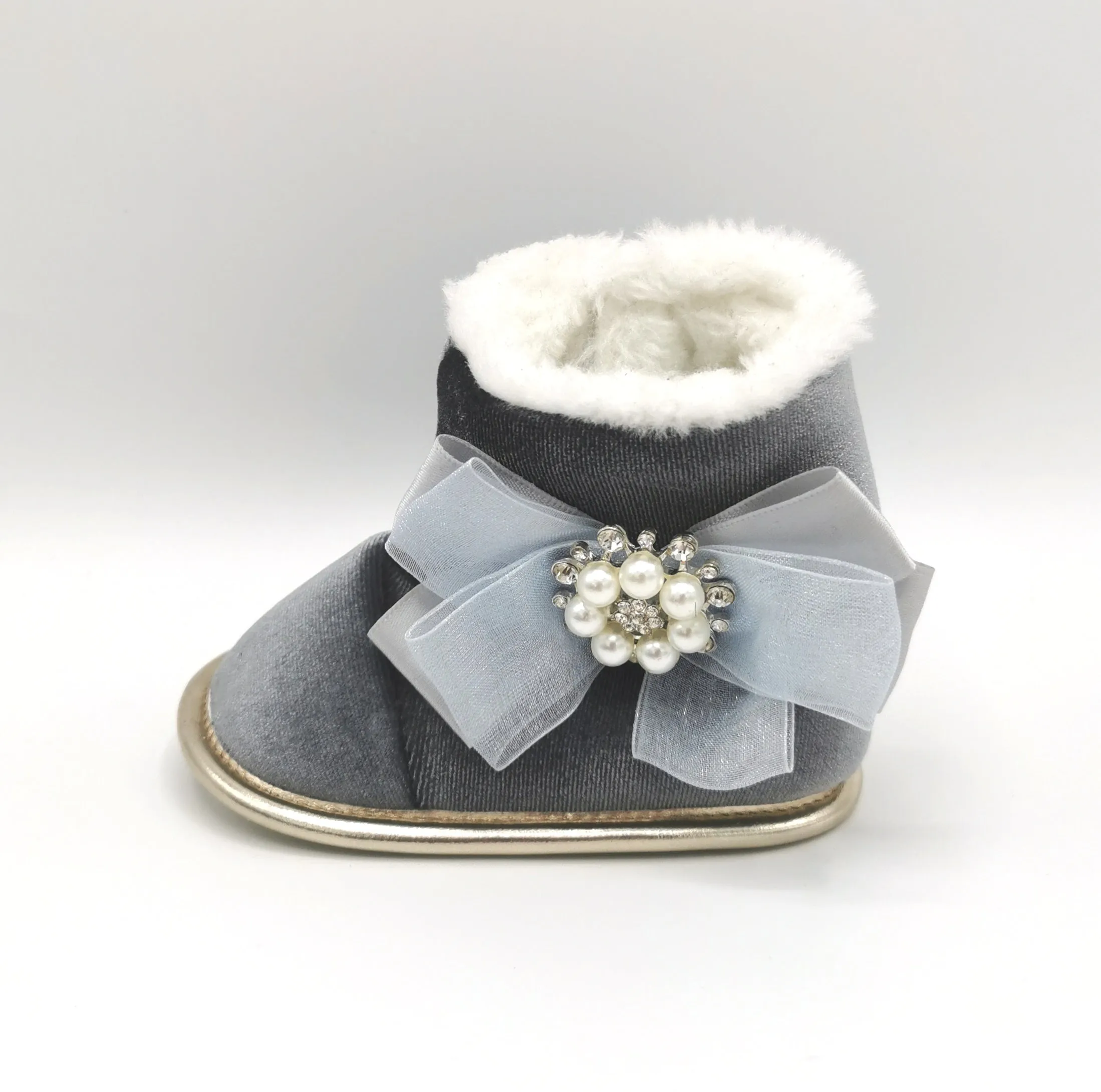 BABY GIRL SIZE 3 TODDLER - Soft Fuzzy Boots NWOT B19
