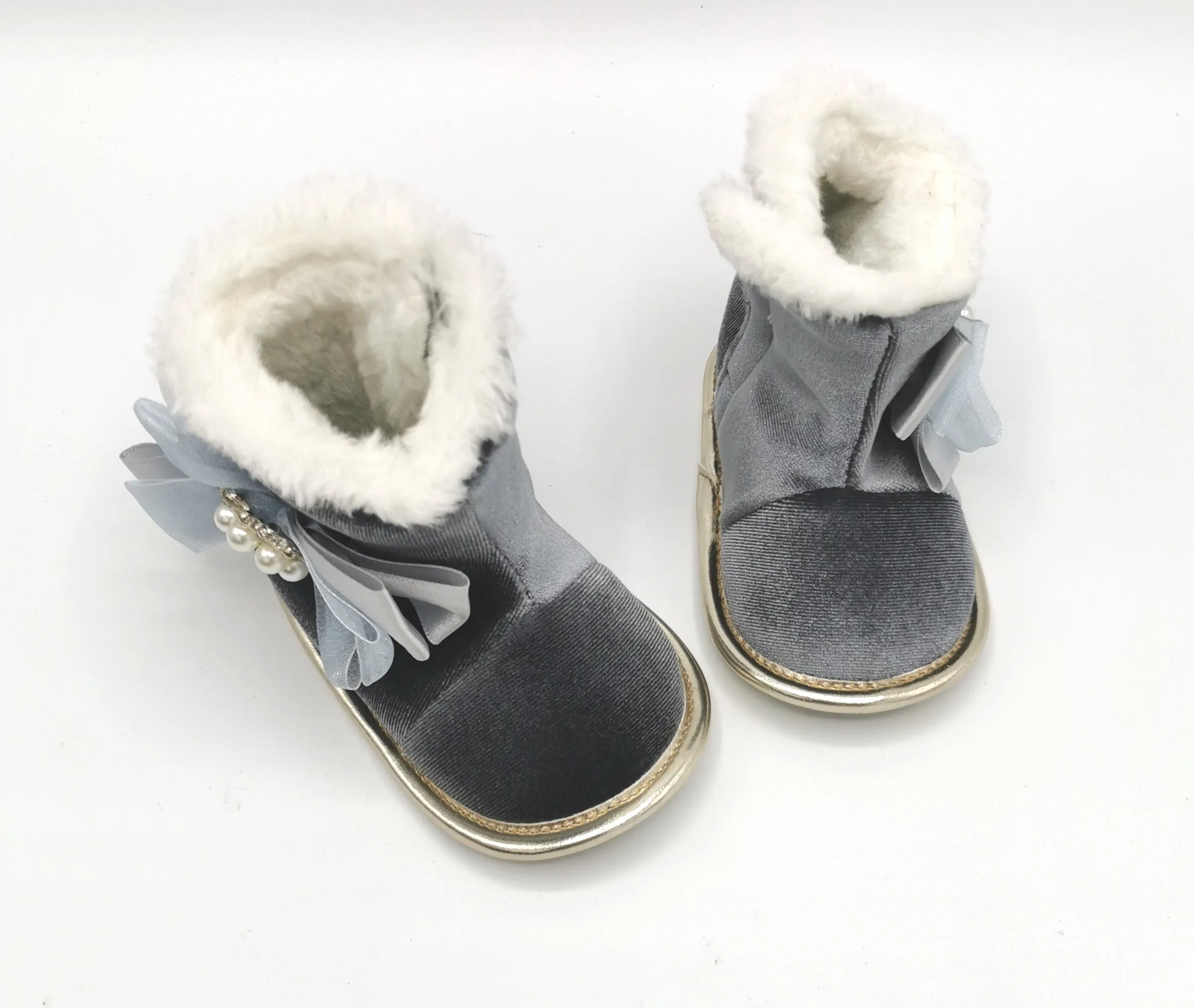 BABY GIRL SIZE 3 TODDLER - Soft Fuzzy Boots NWOT B19