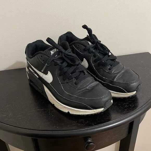 BIG KIDS' NIKE AIR MAX 90 CASUAL SHOES SIZE 6 WOMANS 7.5 BLACK WHITE