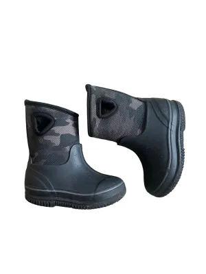 Black camo boots size 8