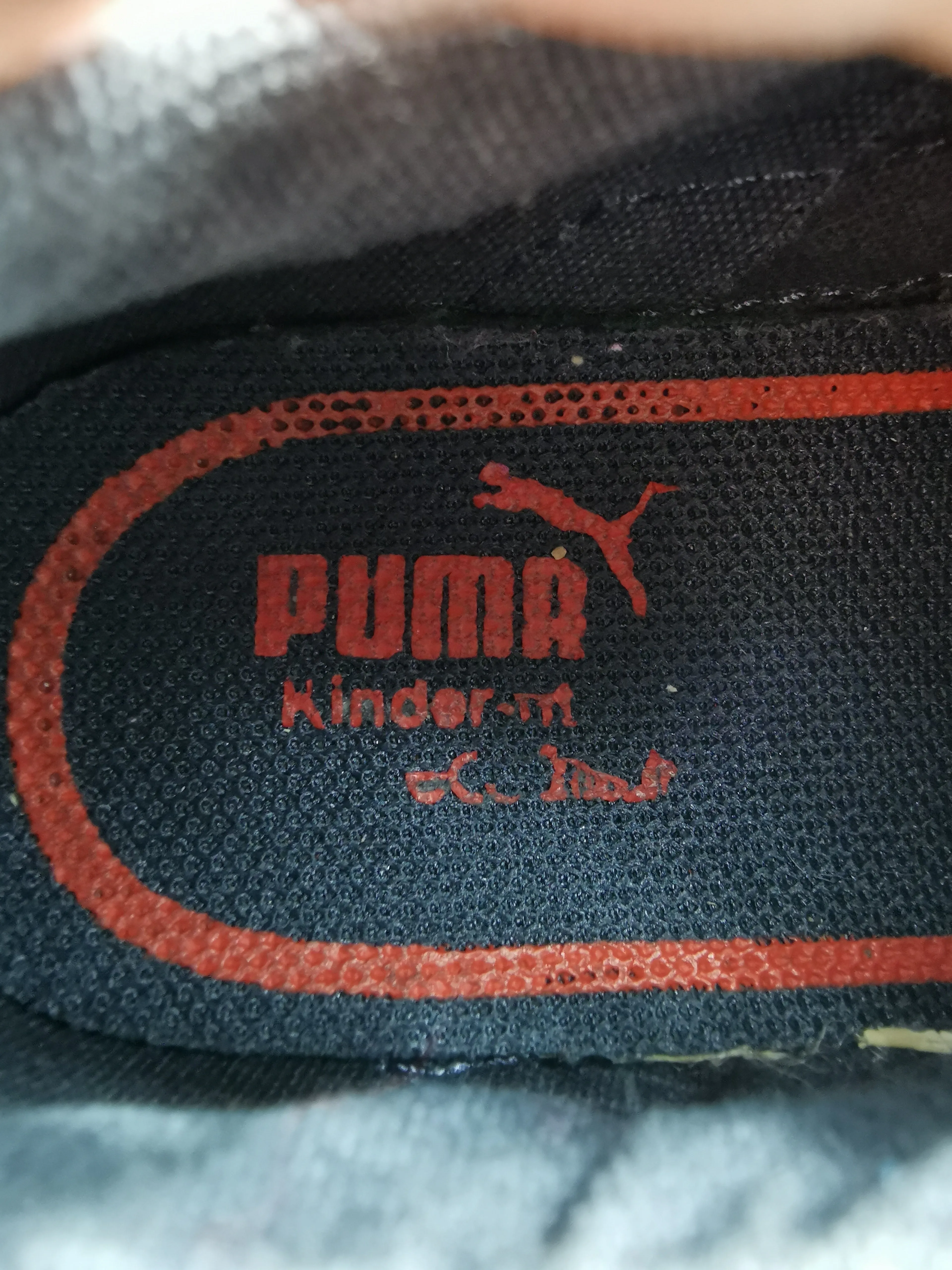 BOY SIZE 7 TODDLER - PUMA, Kinder fit Shoes EUC B9