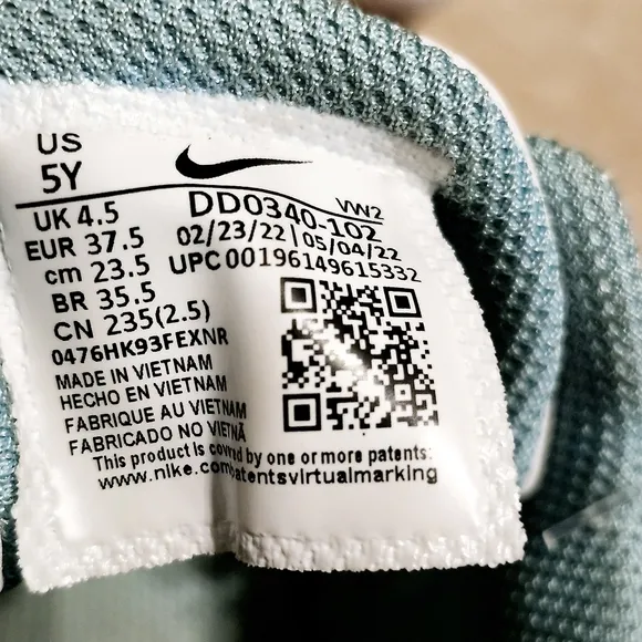 Boys Size 5Y Youth Nike Kyrie Flytrap 5, 1 World 1 People Shoes