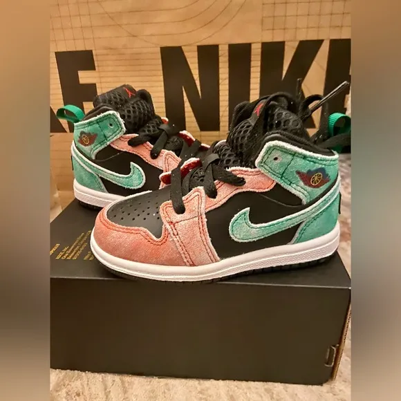 Brand New Nike Jordan 1 Mid SE Black/Pine Green/Dune Red Kids Shoes