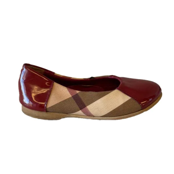 Burberry Girls Red Plaid Shoes size: 9 Toddler