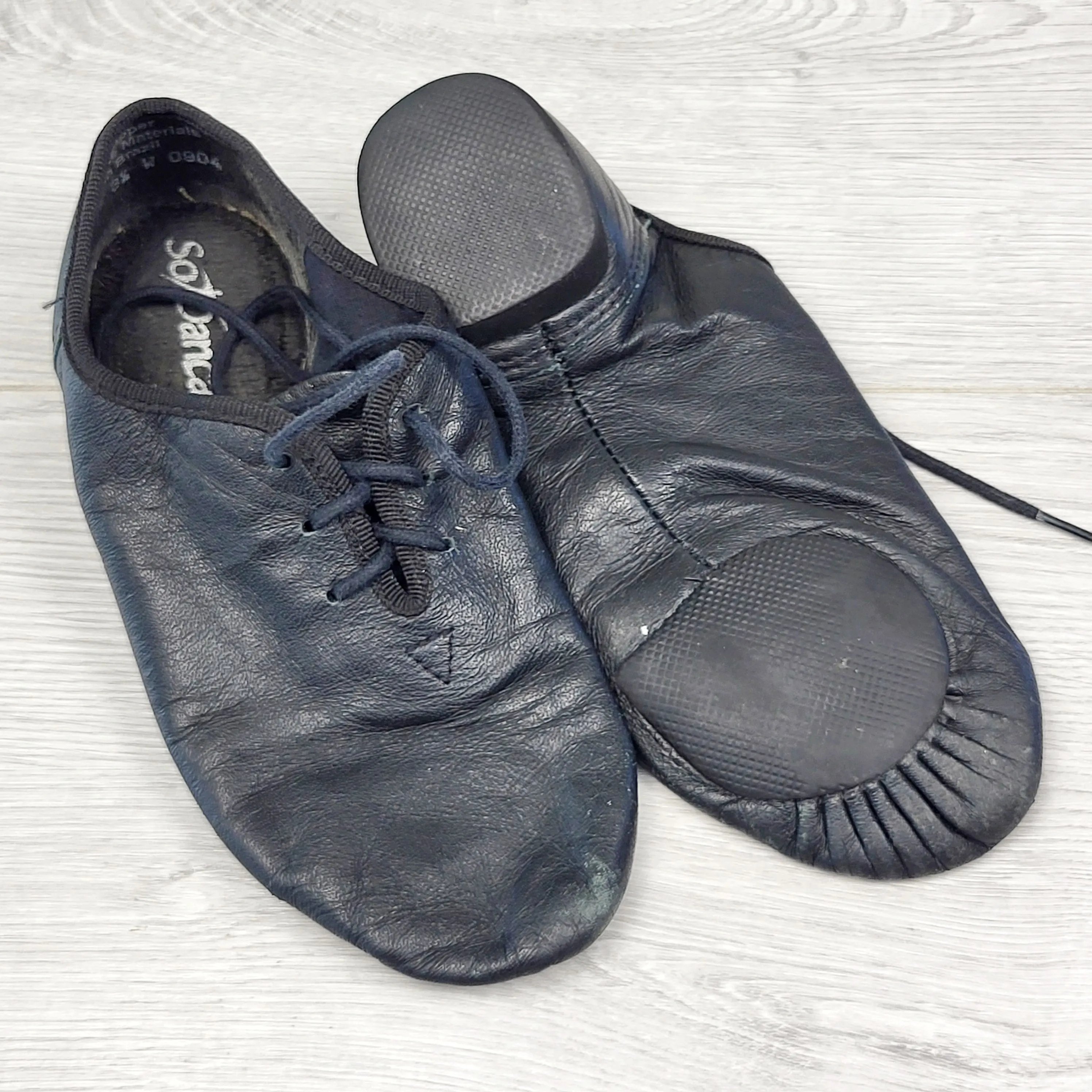 GFST33 - So Danca black leather split sole jazz shoes. Size 3.5W
