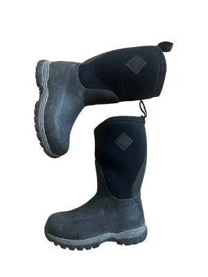Muck boots size 13