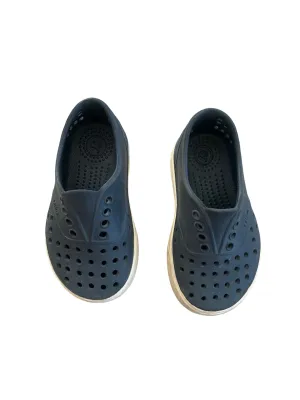 Native shoes size 8