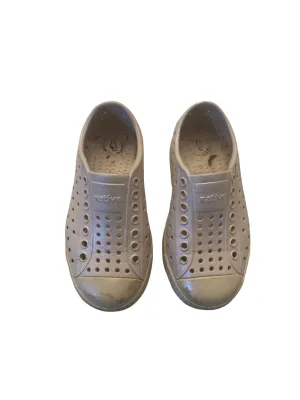 Native shoes size c9