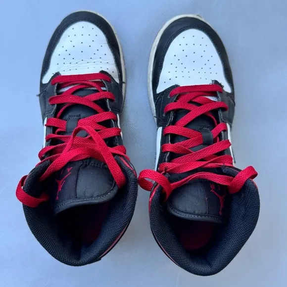 Nike Air Jordan 1 MidBig Kids' Shoes
