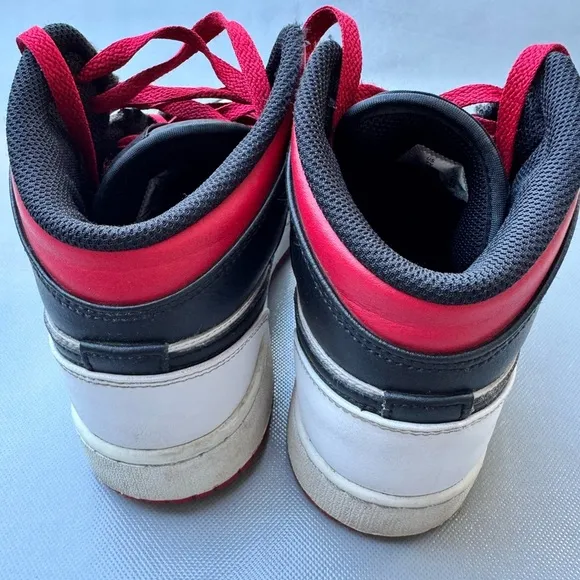 Nike Air Jordan 1 MidBig Kids' Shoes