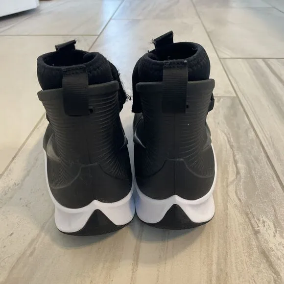 Nike Binzie Boot