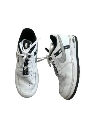 Nike shoes size 2.5