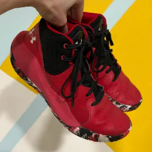 Sneakers, 5 youth // Under Armour
