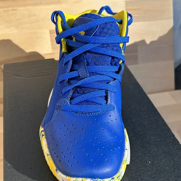 Under Armour UA GS Jet 21 shoes size 3.5Y