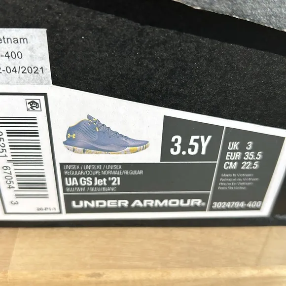 Under Armour UA GS Jet 21 shoes size 3.5Y