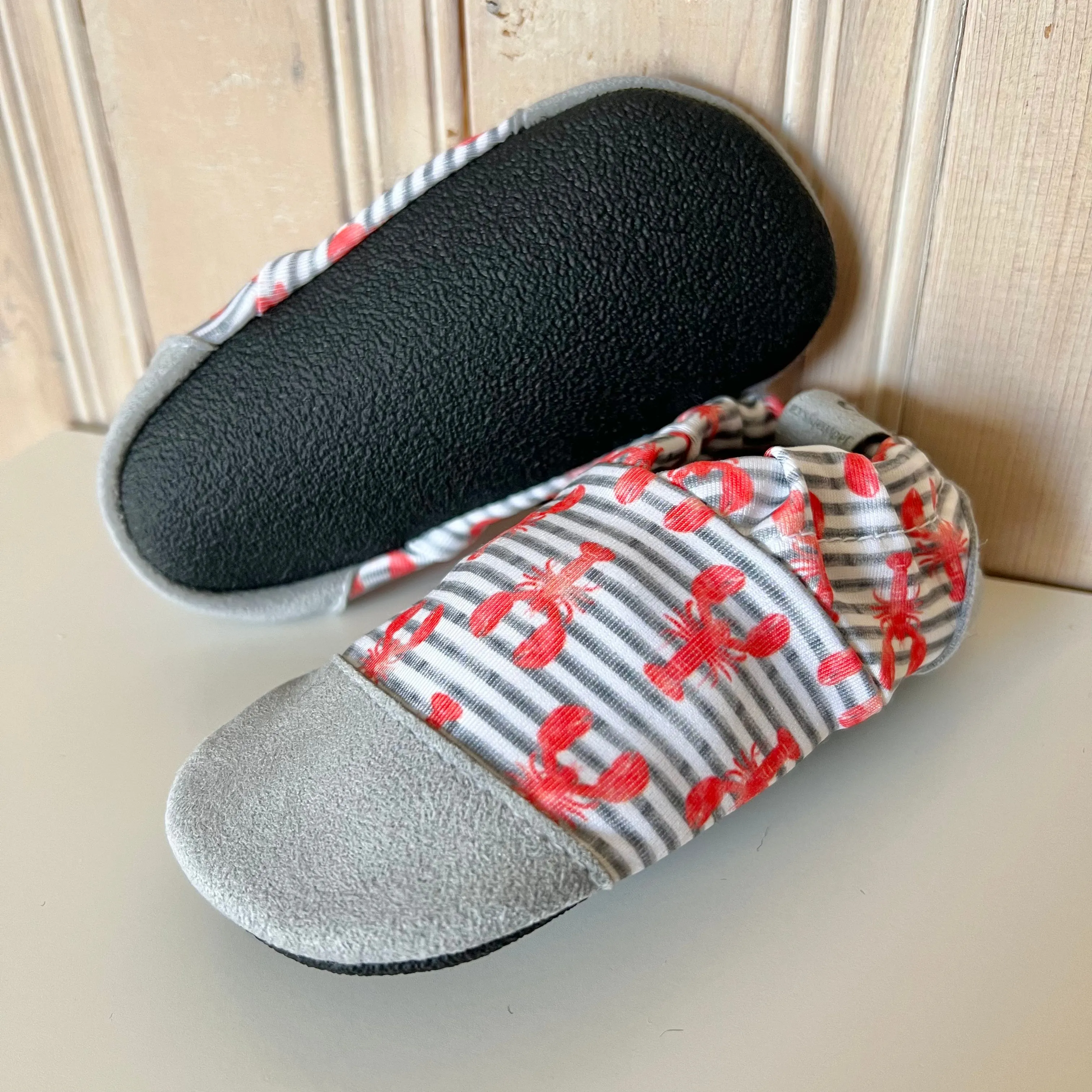 Water shoes - Lobster